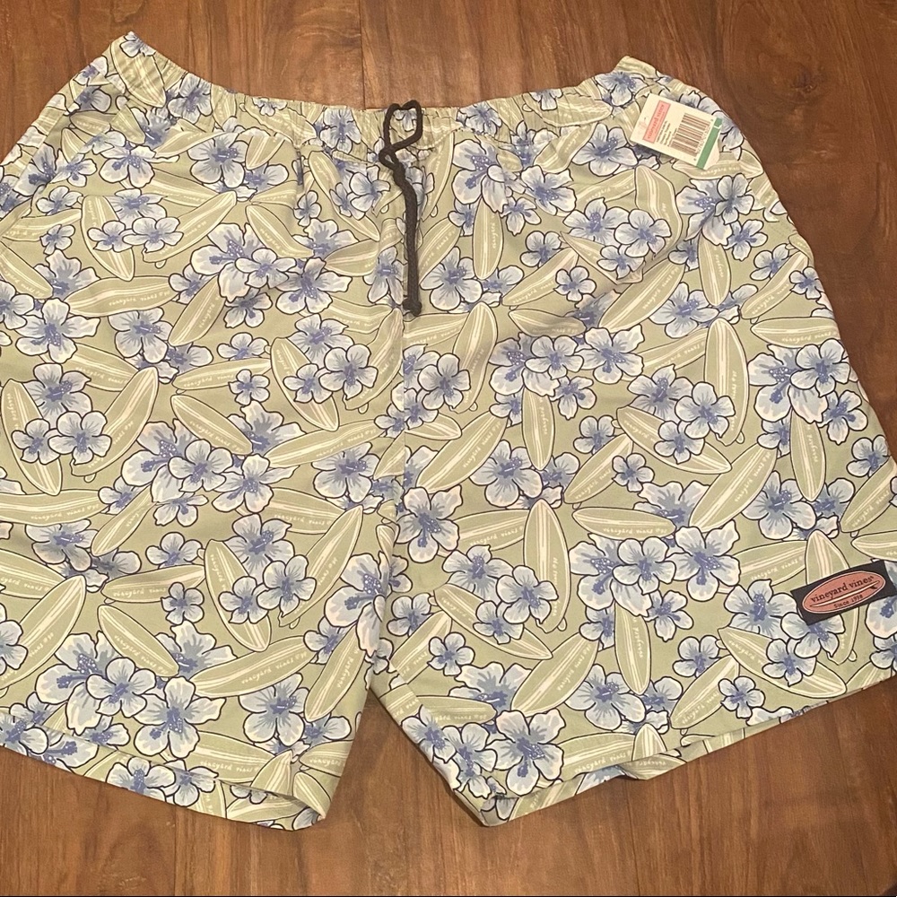 Vineyard Vines new mens bathing suit